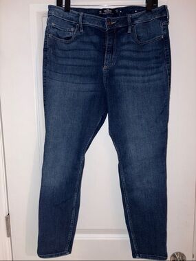 Hollister Women’s High-Rise Super Skinny Jeans